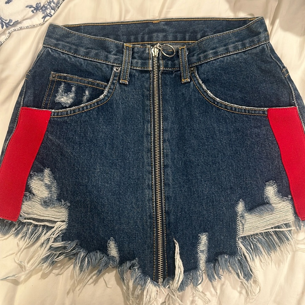 CARMAR SKIRT (NEVER WORN)